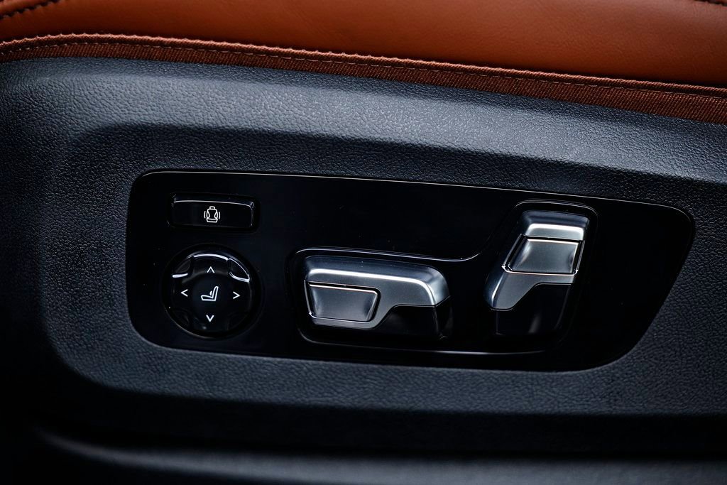 New 2026 BMW X5 M60i w/ Climate Comfort Package image 23