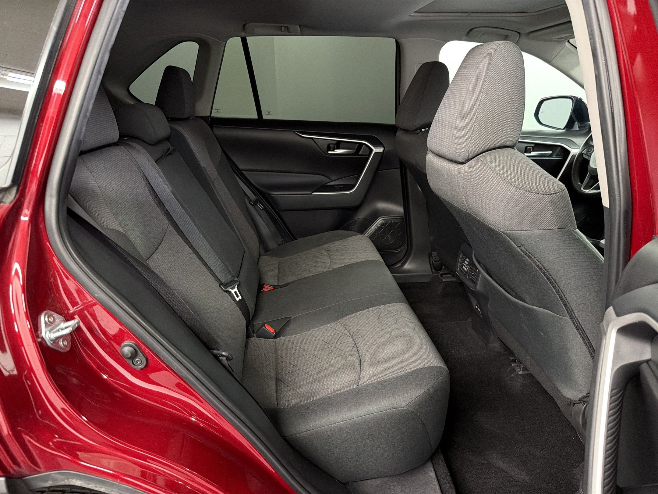 Used 2024 Toyota RAV4 XLE w/ Convenience Package FWD image 31