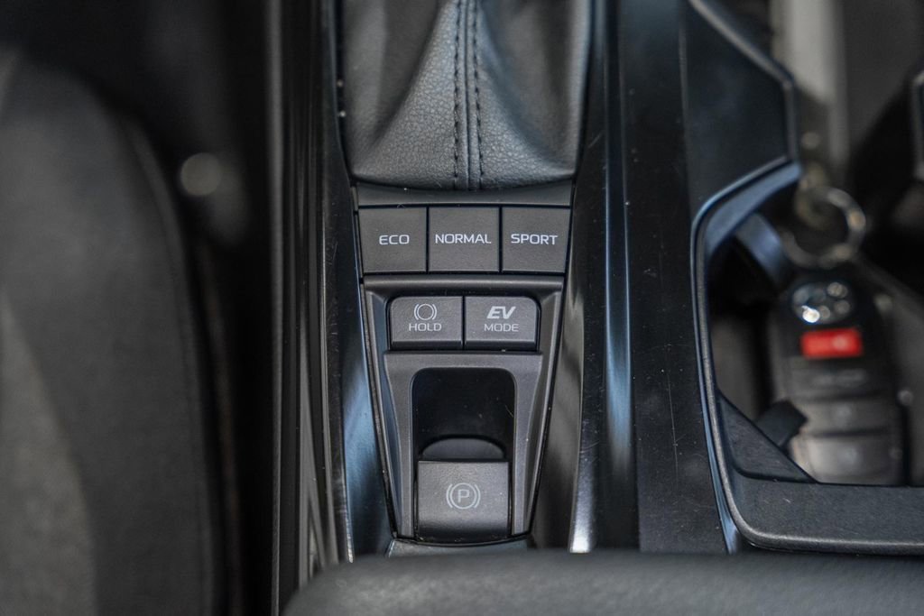 Used 2025 Toyota Camry LE image 24