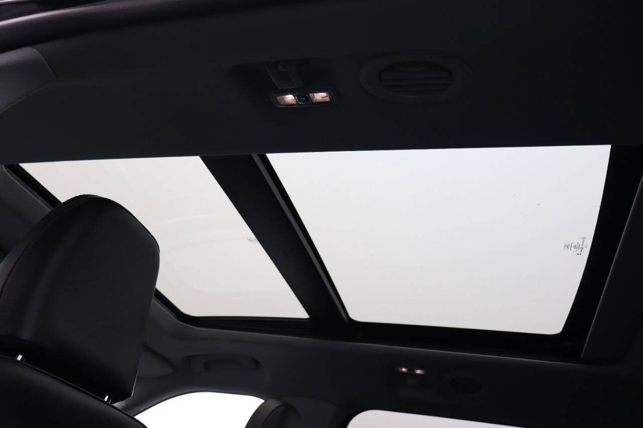 Used 2024 Ford Explorer XLT AWD/4WD image 7