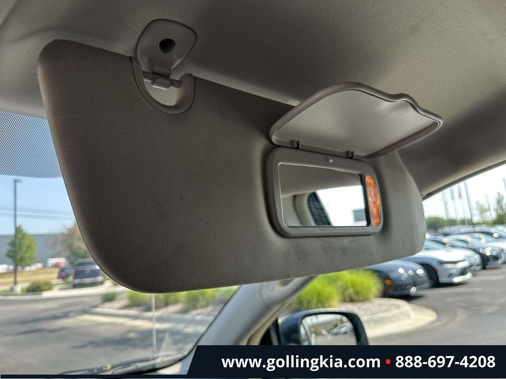Used 2012 Chrysler Town & Country Touring FWD image 30