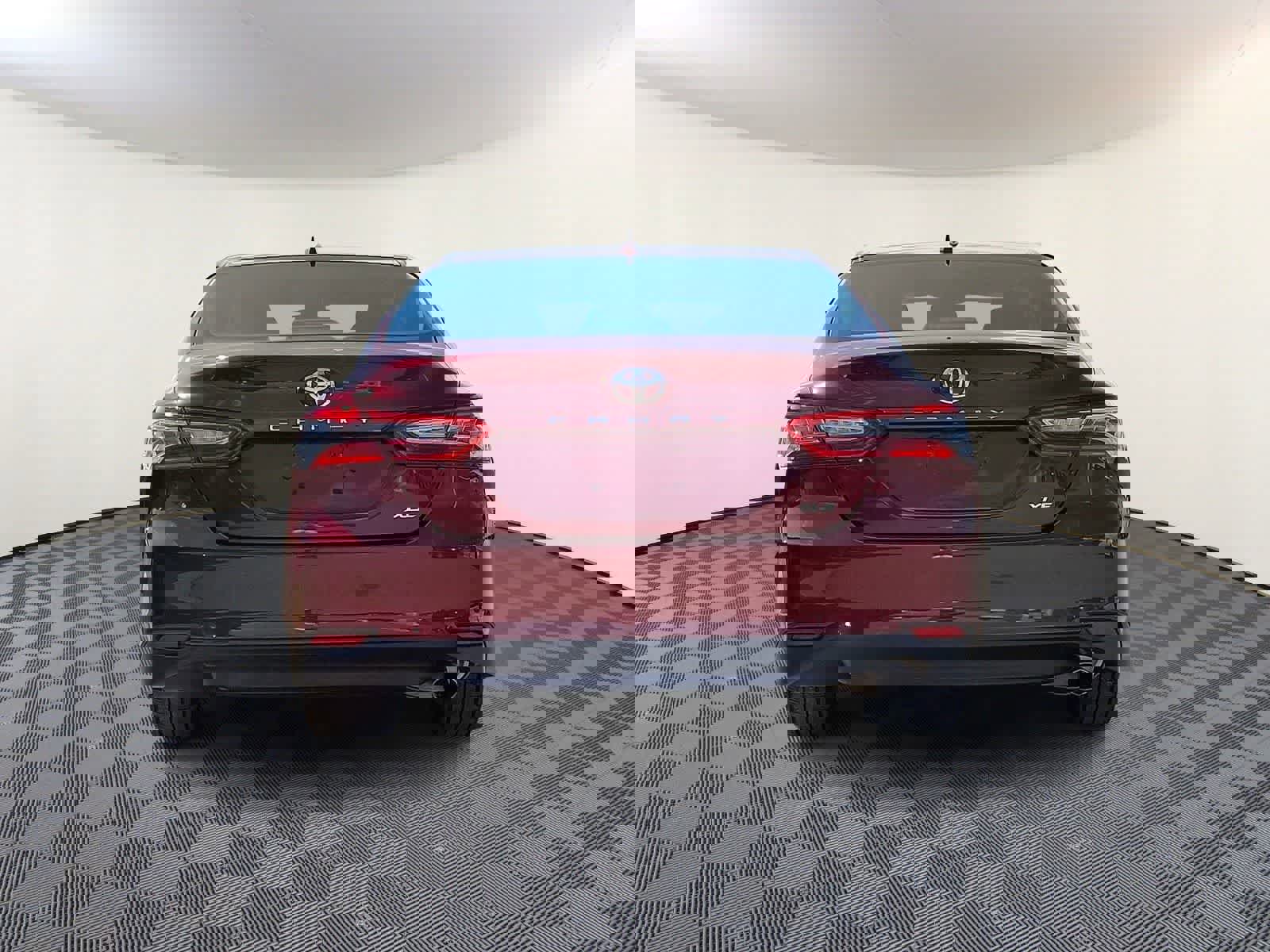 Used 2020 Toyota Camry XLE image 7