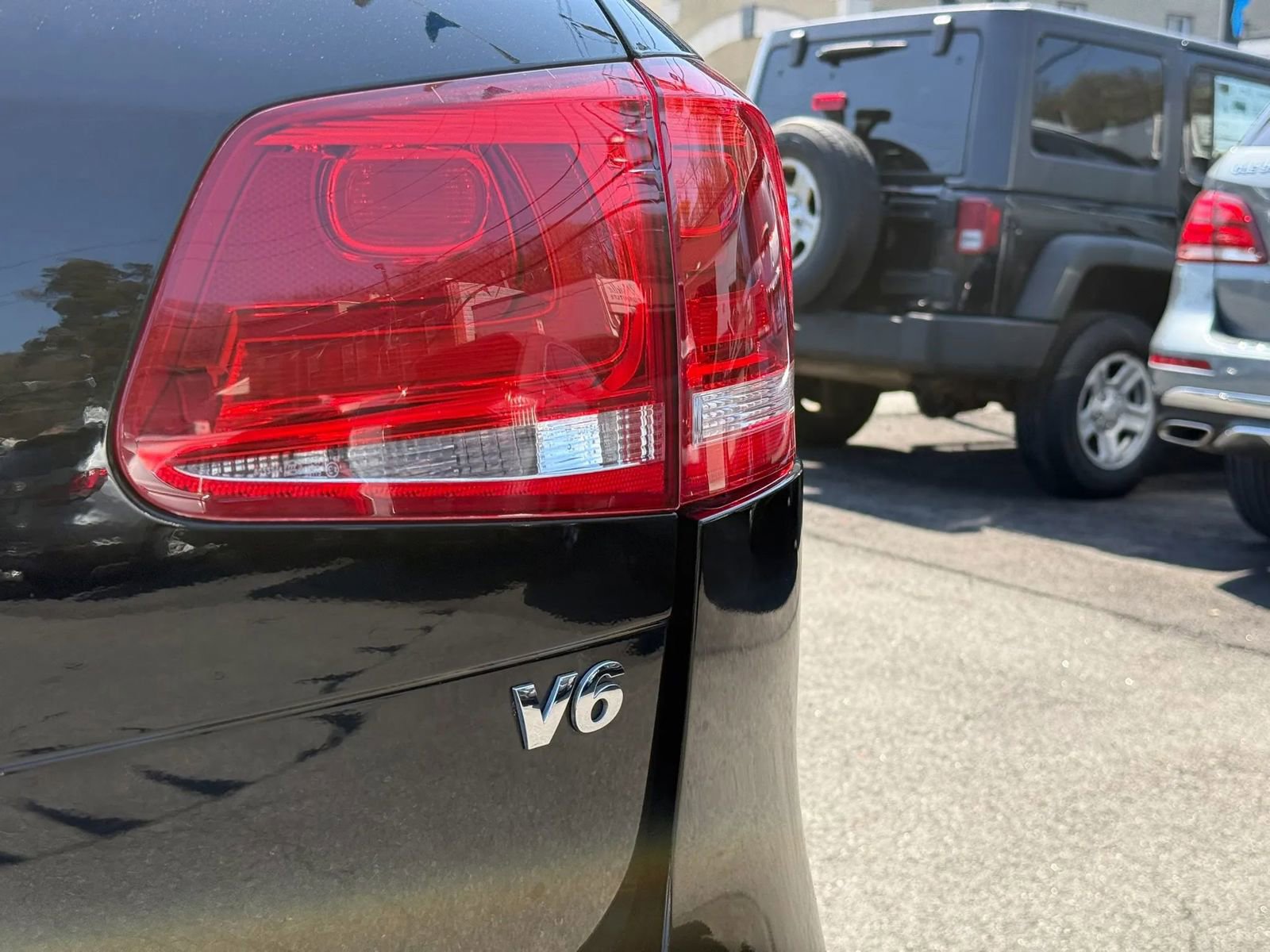 Used 2012 Volkswagen Touareg Sport AWD/4WD image 6