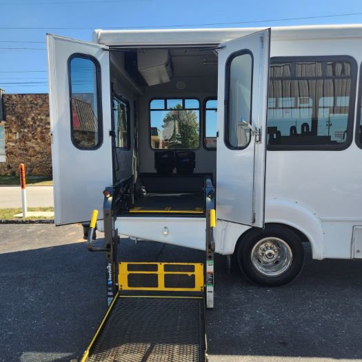 Used 2016 Ford E-350 and Econoline 350 Super Duty RWD image 5