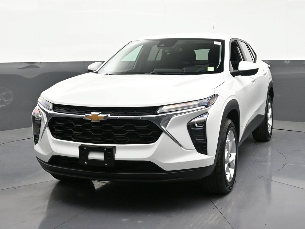 Certified 2025 Chevrolet Trax LS w/ LS Convenience Package FWD image 8