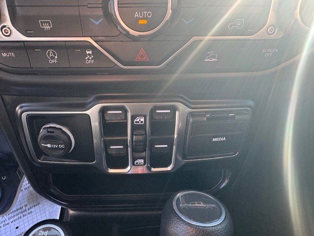 Used 2022 Jeep Gladiator Willys AWD/4WD image 22