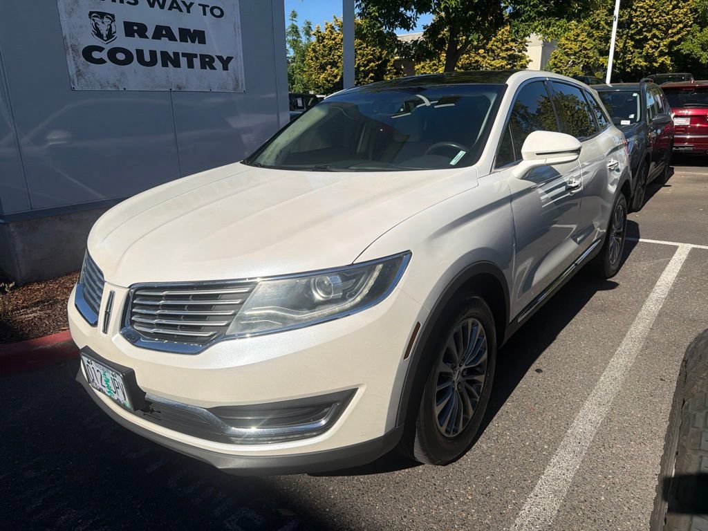 Used 2016 Lincoln MKX Select w/ Select Plus Package AWD/4WD image 3