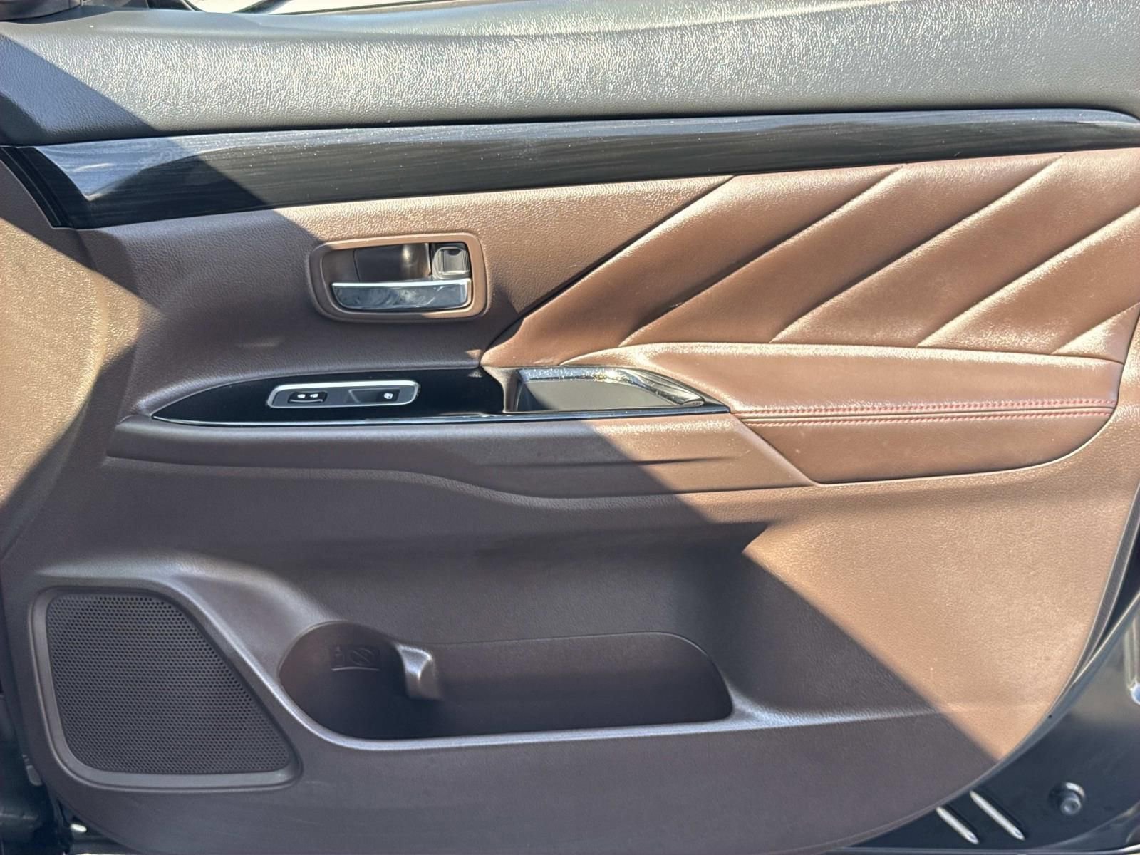 Used 2018 Mitsubishi Outlander 4WD Plug-In Hybrid image 24