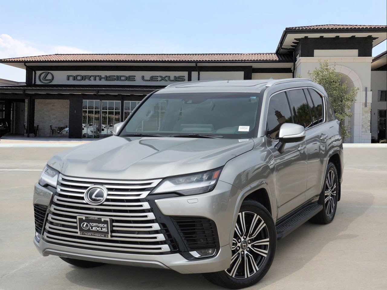 Used 2024 Lexus LX 600 4WD w/ Luxury Package video 1
