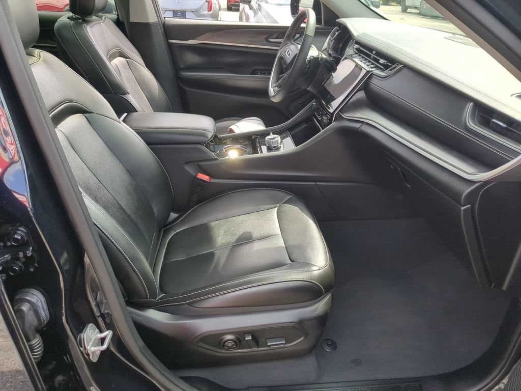 Used 2023 Jeep Grand Cherokee Limited AWD/4WD image 35