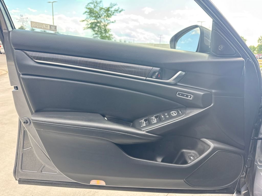 Used 2020 Honda Accord Touring image 14