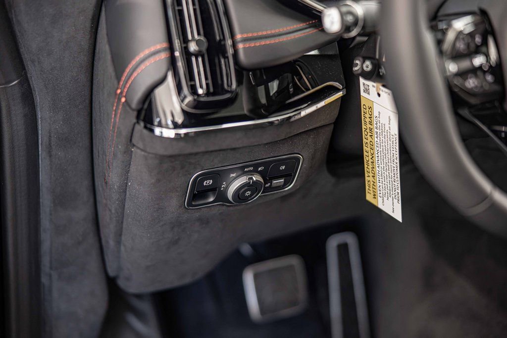 New 2026 Aston Martin DBX S image 22