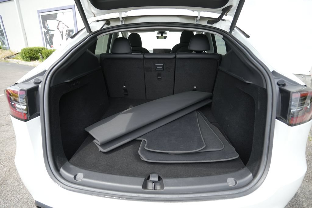 Used 2023 Tesla Model Y AWD image 15