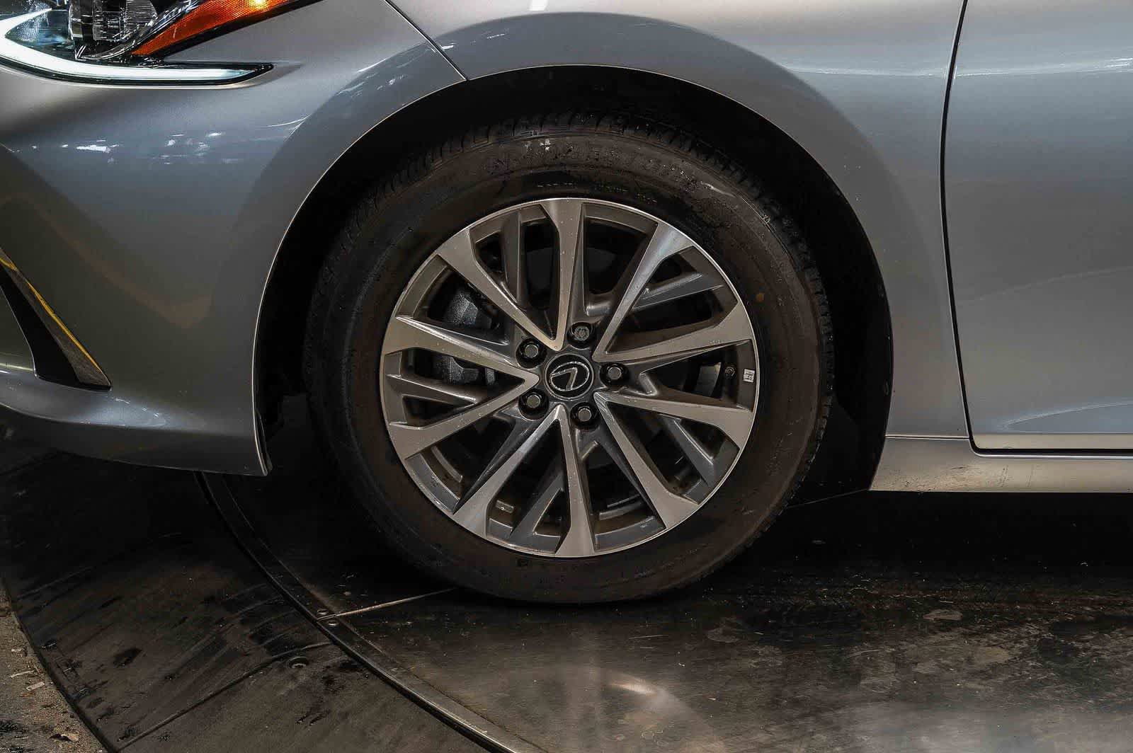 Certified 2025 Lexus ES 350 w/ Accessory Package (Z2) FWD image 9