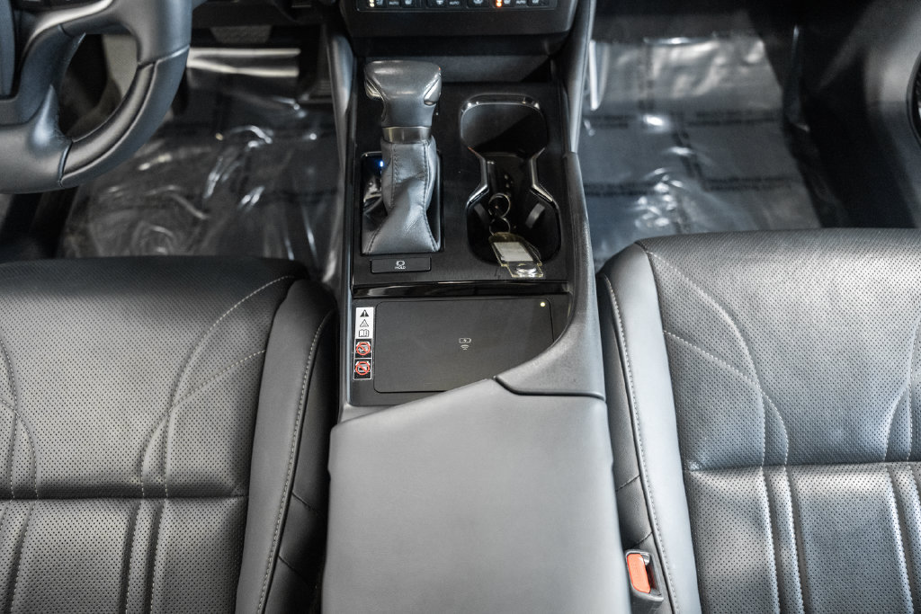 Used 2024 Lexus ES 350 w/ Accessory Package (Z2) FWD image 24