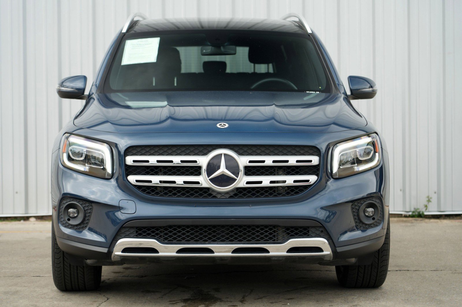 Used 2023 Mercedes-Benz GLB 250 w/ Premium Package image 6