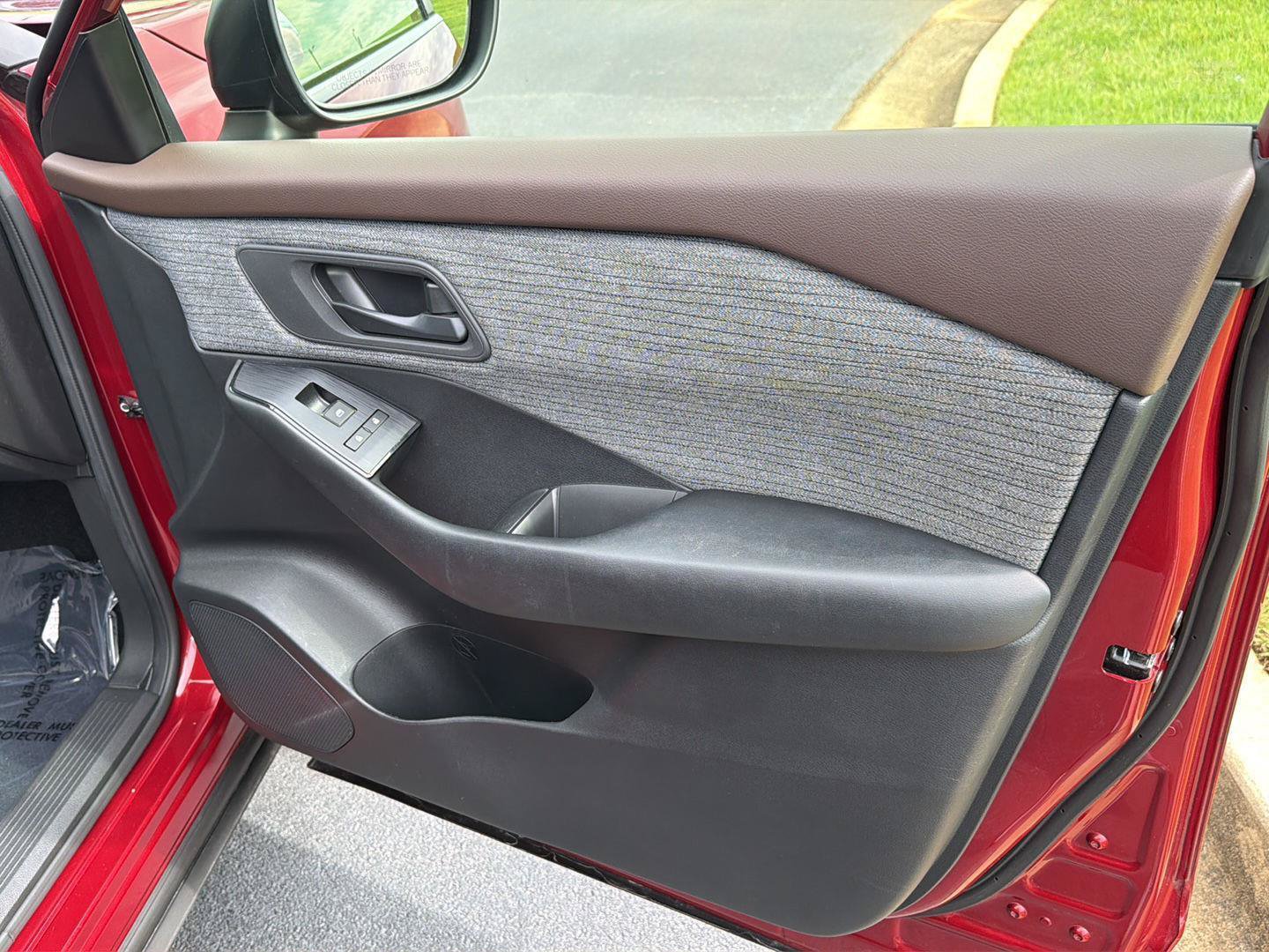 Used 2023 Nissan Rogue S AWD/4WD image 14