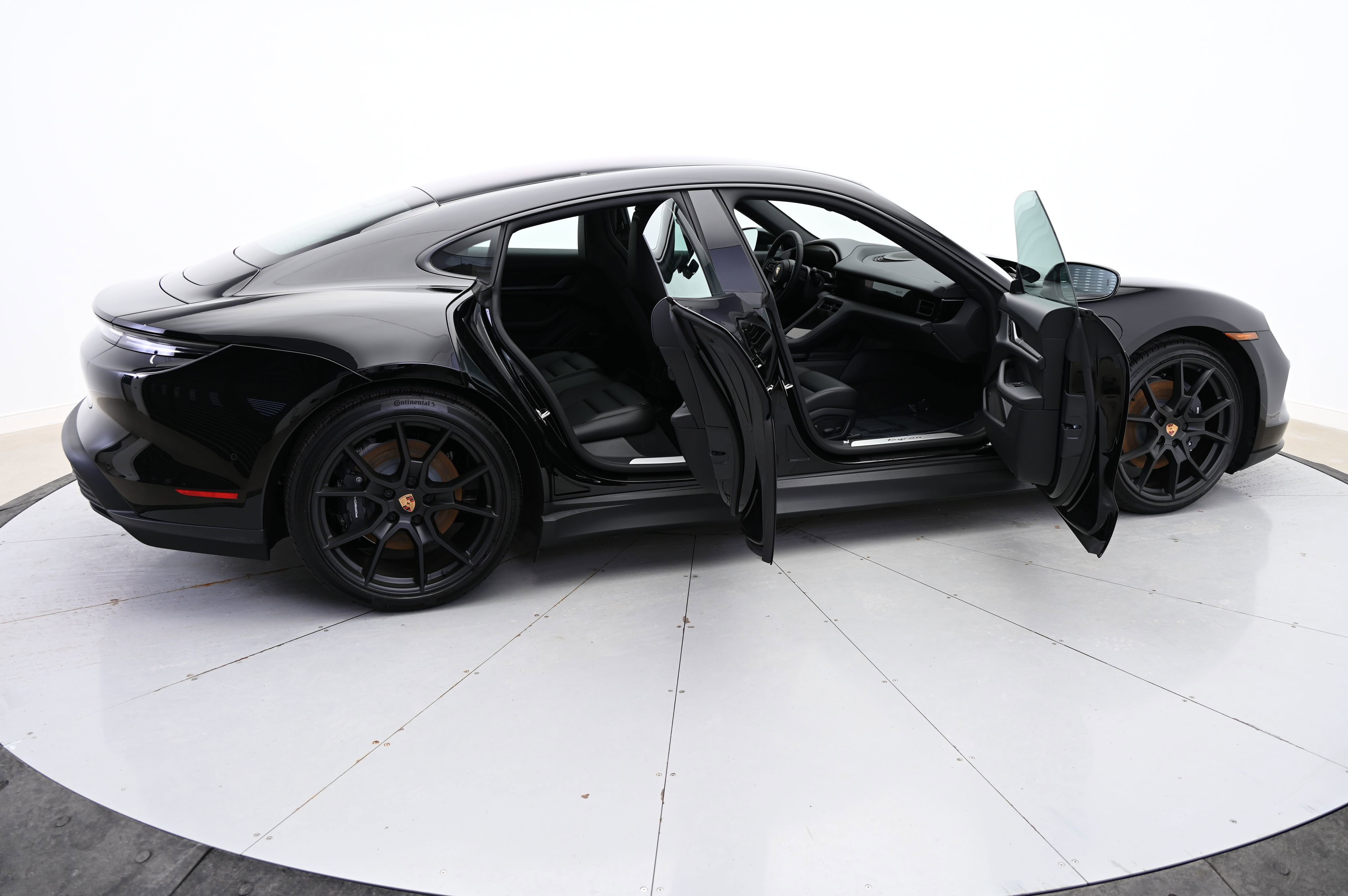 Used 2025 Porsche Taycan image 16