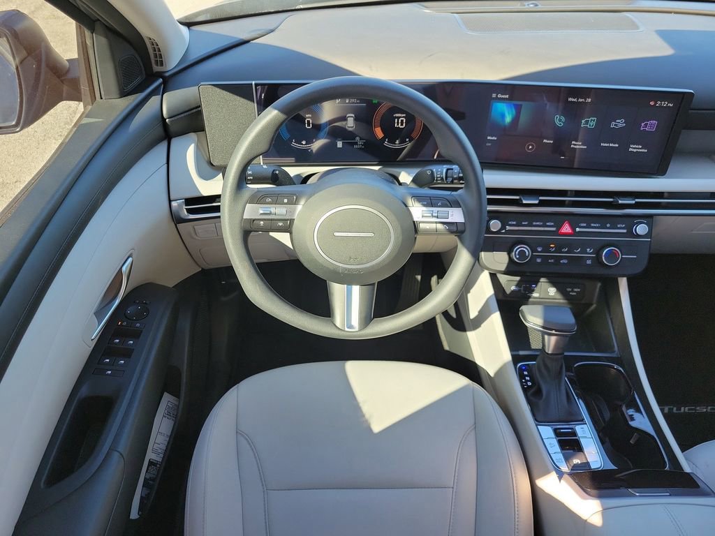 Used 2025 Hyundai Tucson SE image 16