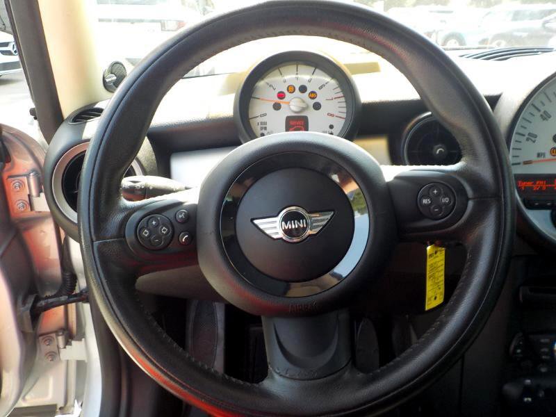 Used 2011 MINI Cooper Clubman w/ Premium Pkg image 11