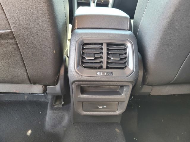 Used 2024 Volkswagen Taos SE image 17