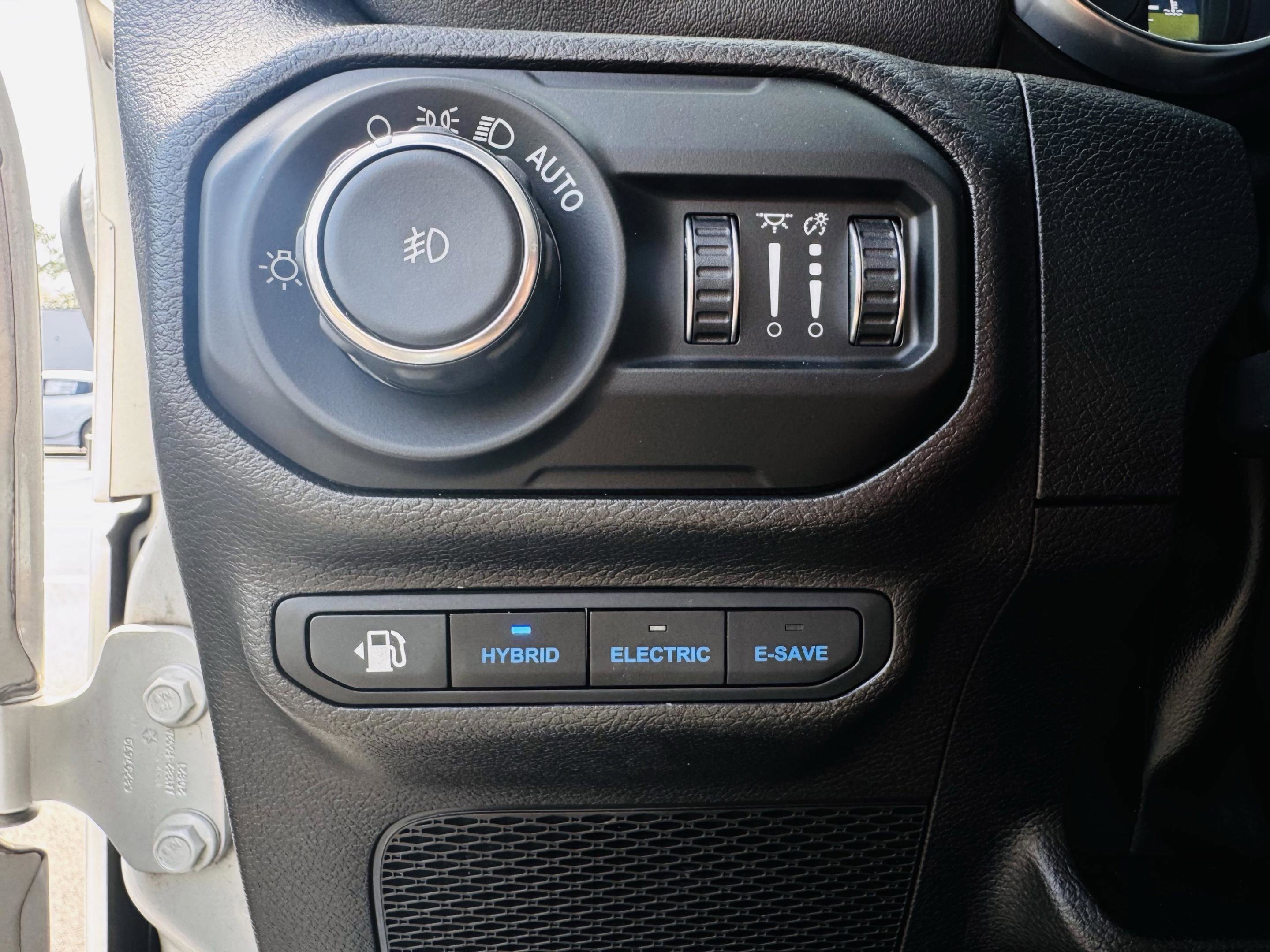 Used 2022 Jeep Wrangler Unlimited Sahara w/ Cold Weather Group image 23