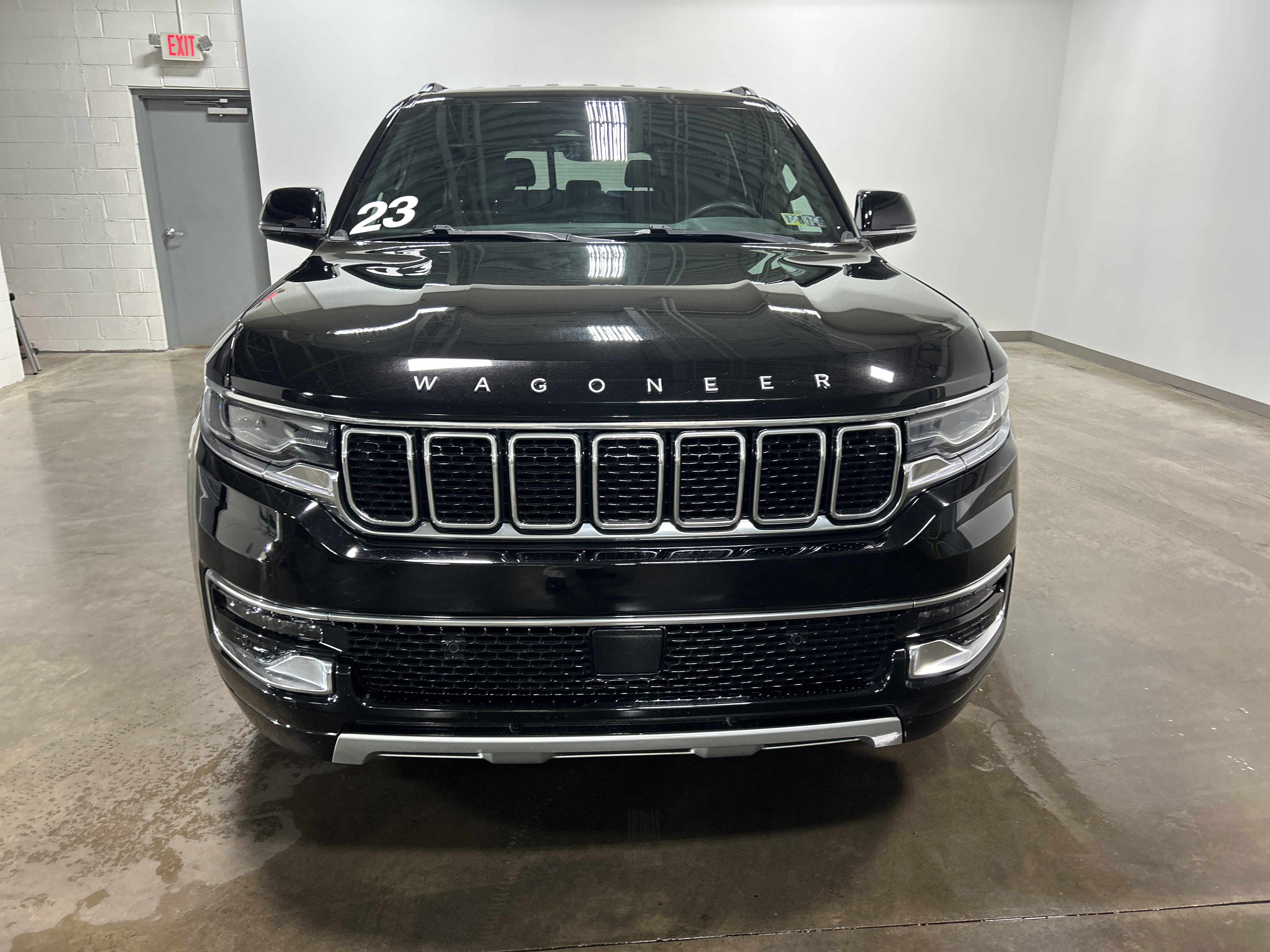 Used 2023 Jeep Wagoneer L Series II AWD/4WD image 39