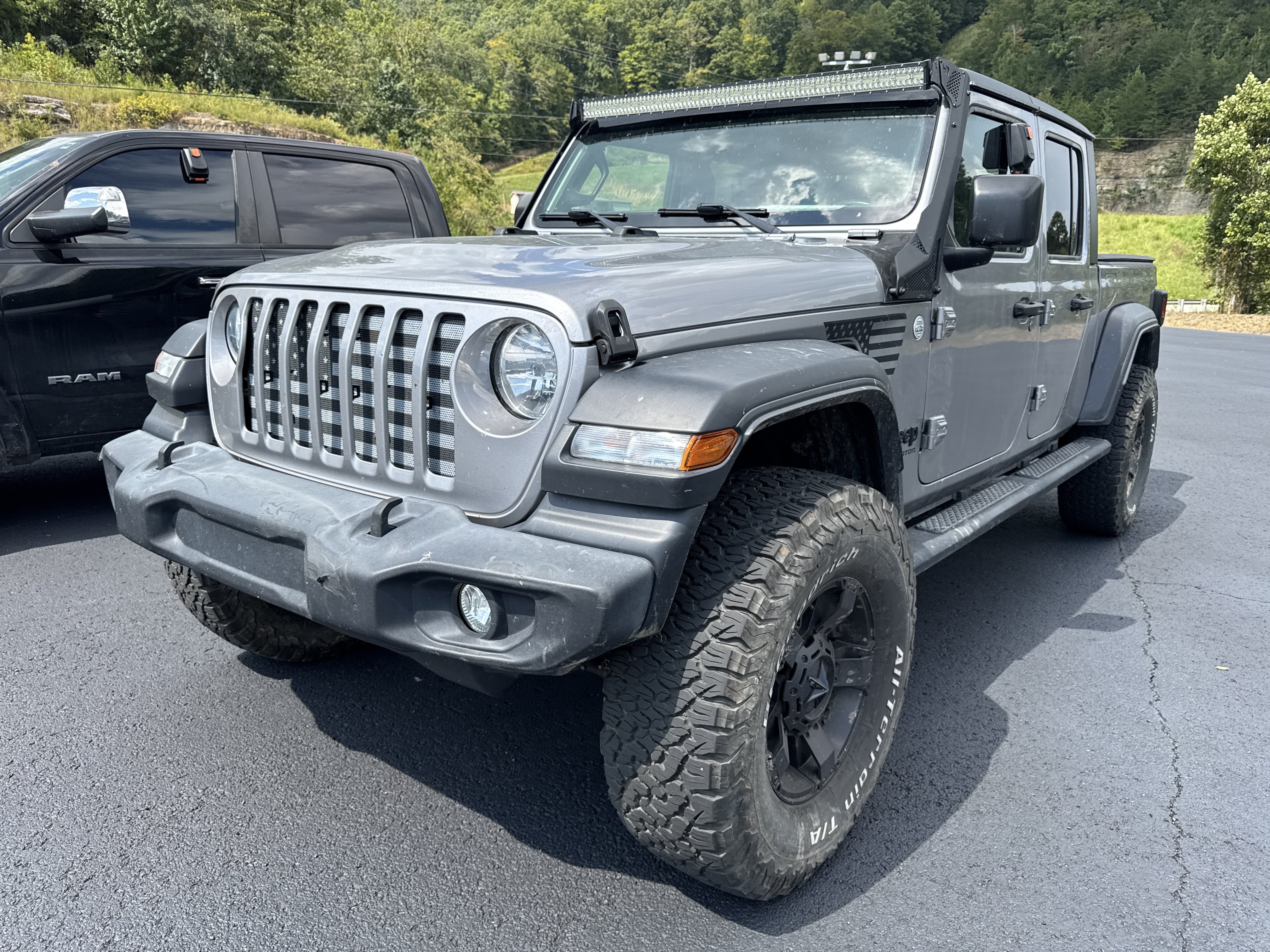 Used 2020 Jeep Gladiator Sport w/ Quick Order Package 24S AWD/4WD image 3
