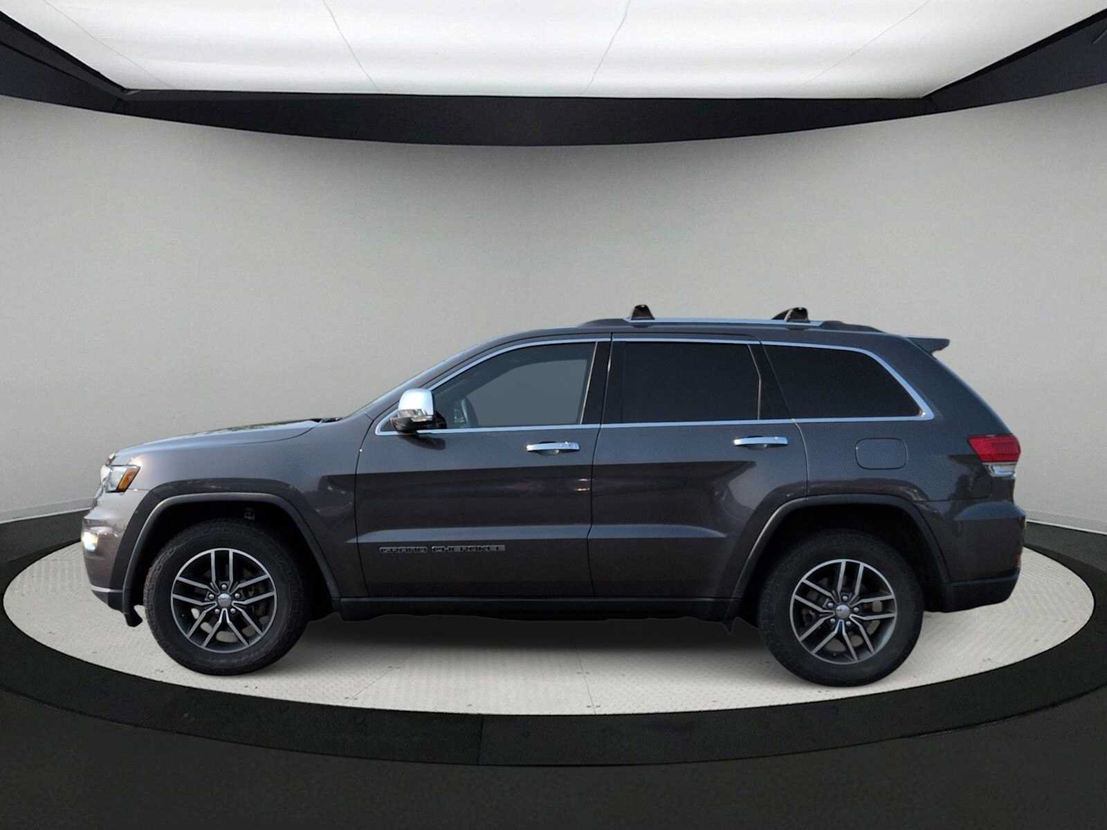 Used 2017 Jeep Grand Cherokee Limited w/ Luxury Group II AWD/4WD image 5