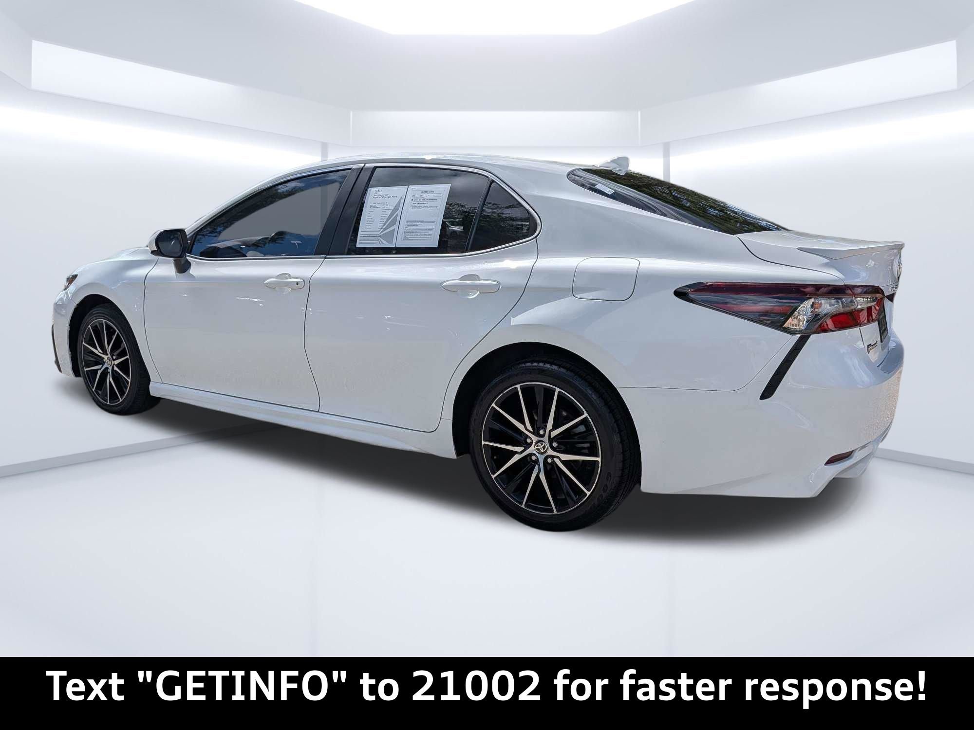Used 2021 Toyota Camry SE FWD image 3