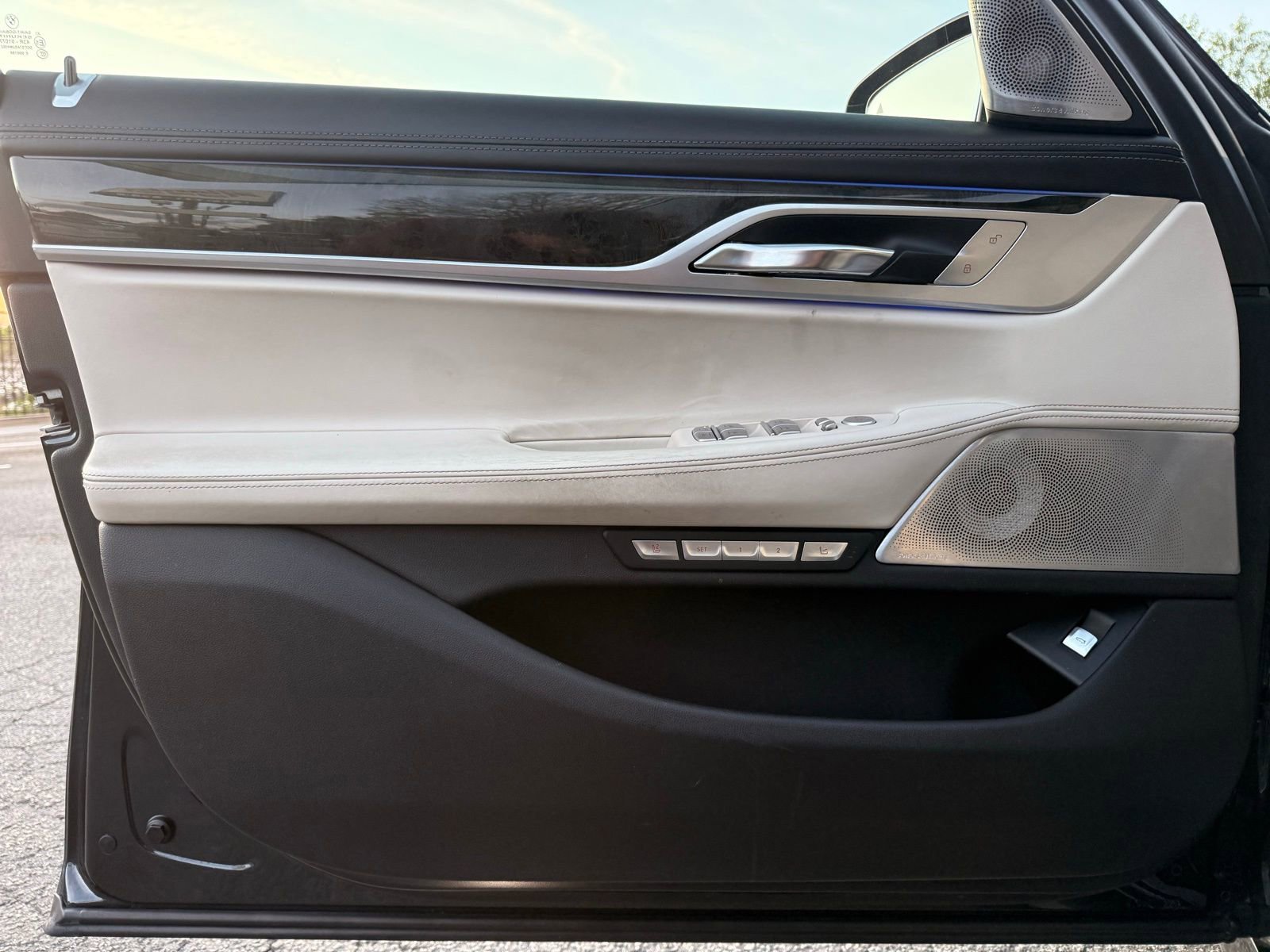 Used 2016 BMW 750i xDrive image 14