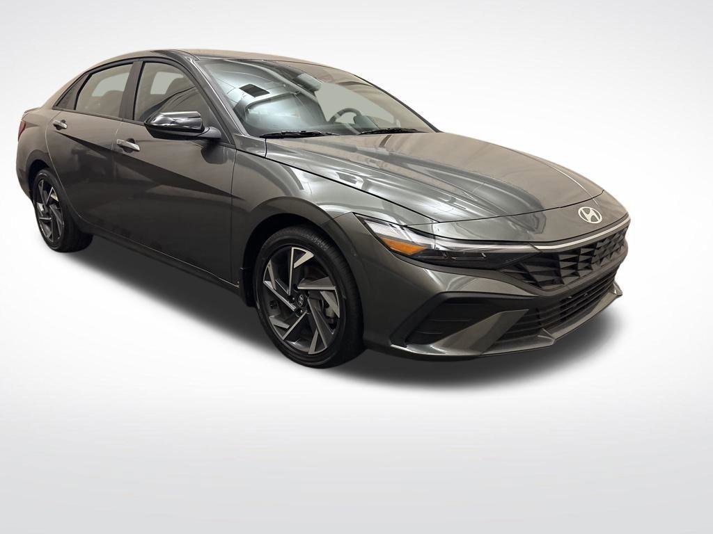 New 2025 Hyundai Elantra SEL image 3