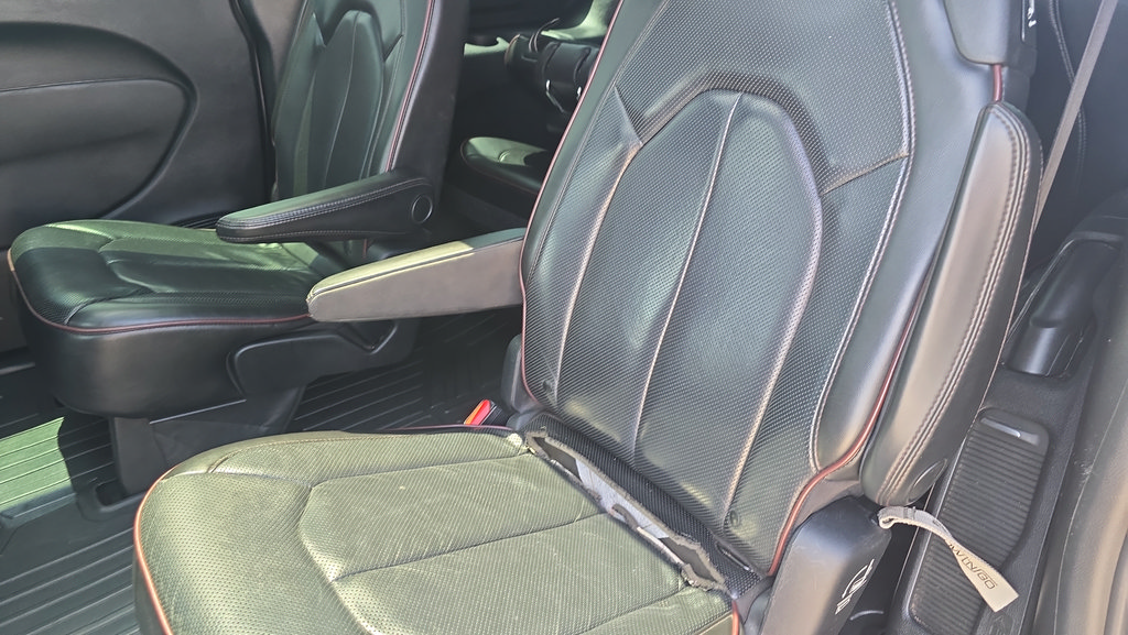 Used 2020 Chrysler Pacifica Limited FWD image 28
