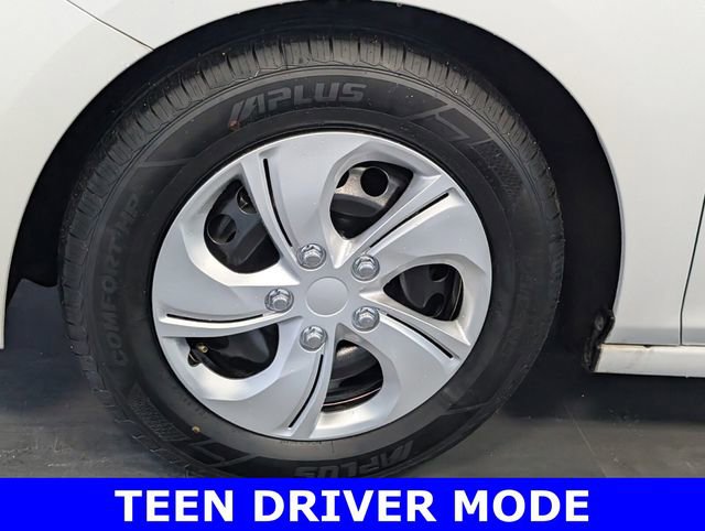 Used 2017 Chevrolet Cruze LS image 4