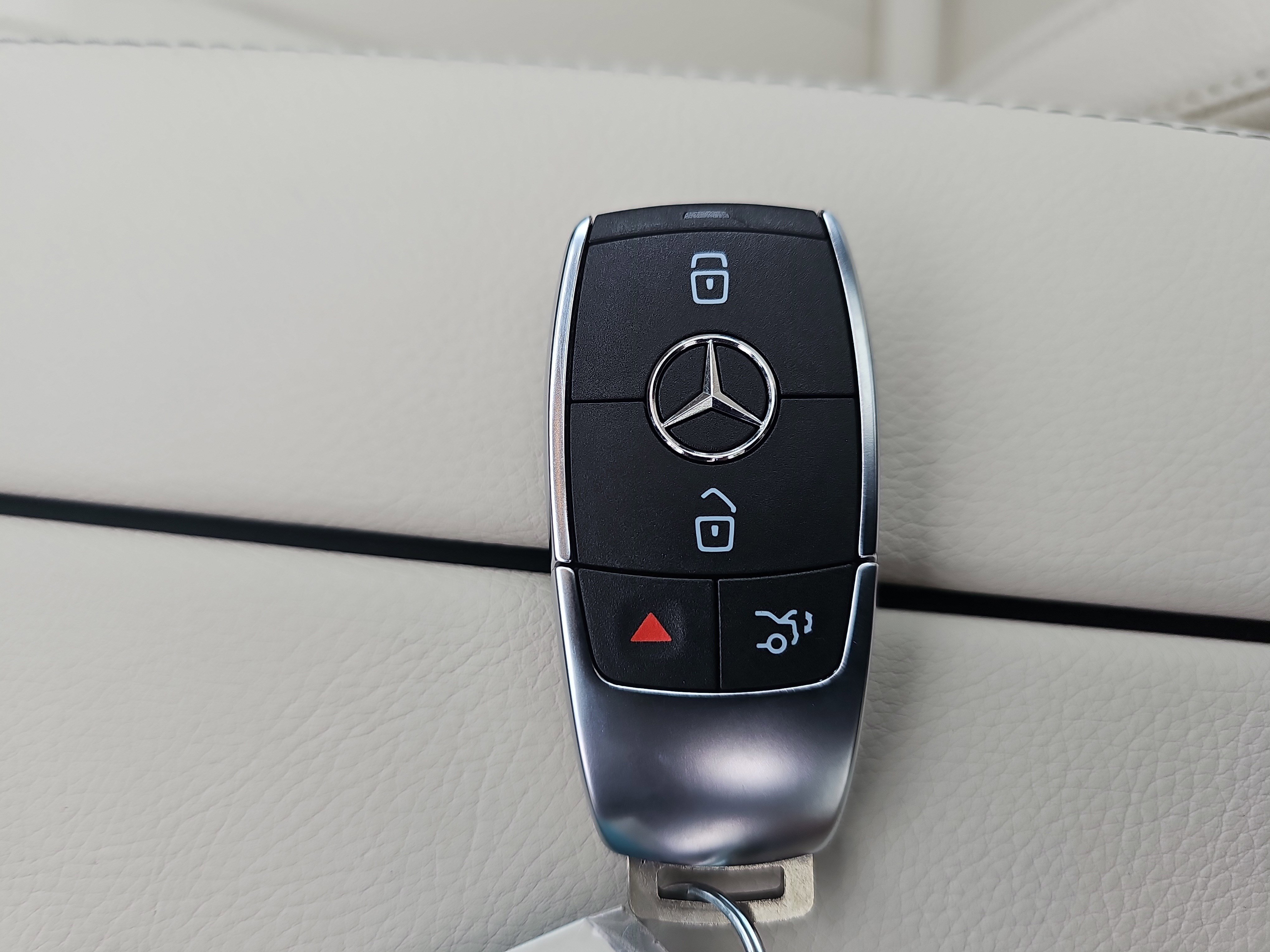 New 2026 Mercedes-Benz GLB 250 4MATIC image 36