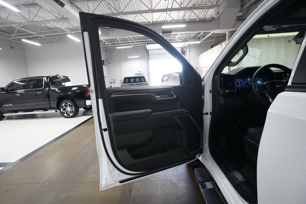 Used 2023 Chevrolet Silverado 1500 LT AWD/4WD image 27