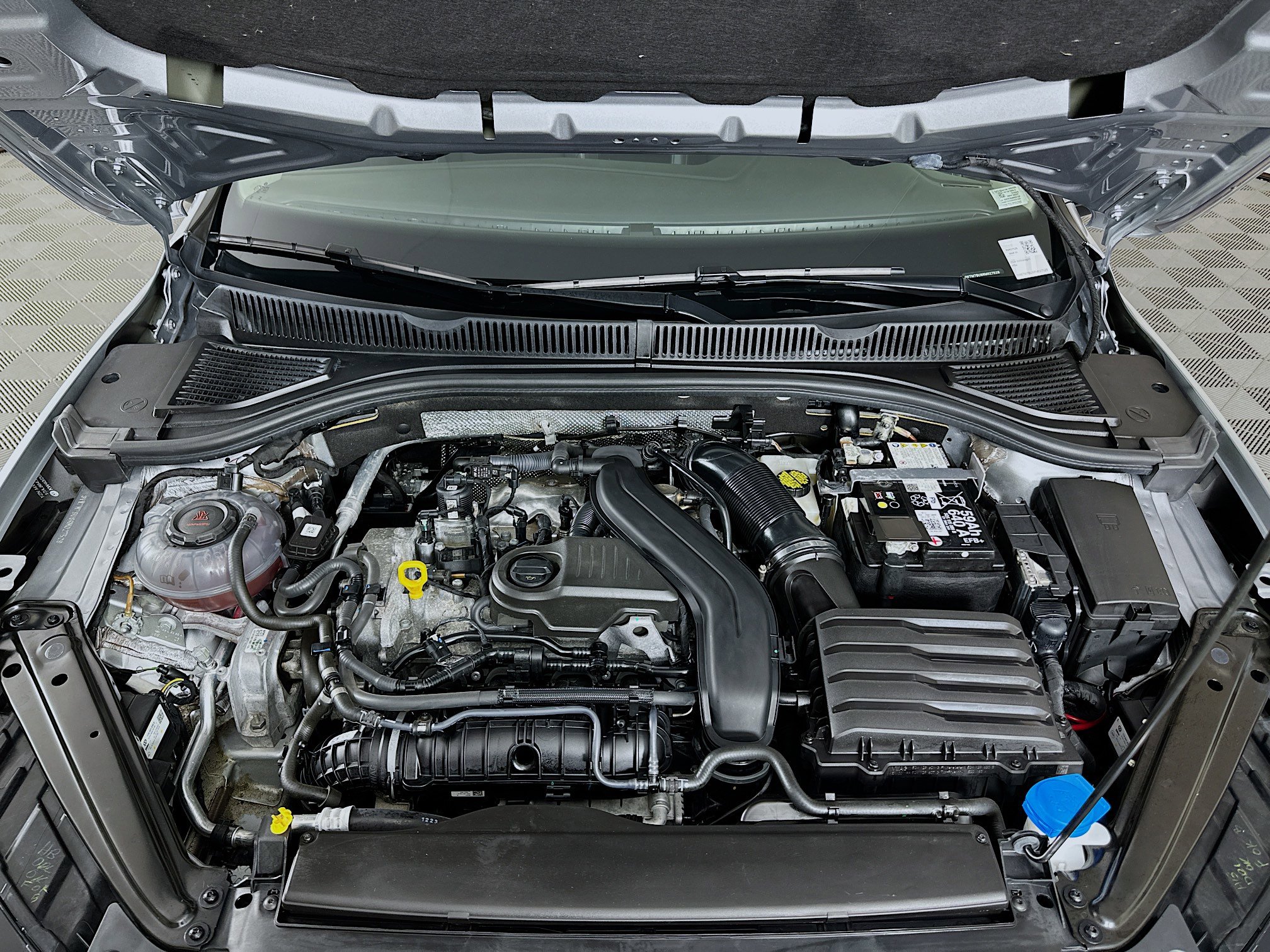 Used 2024 Volkswagen Jetta SE image 32