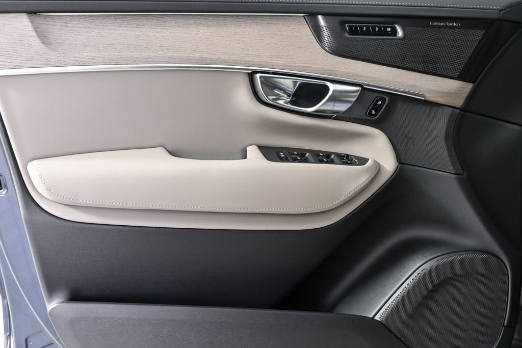 Used 2026 Volvo XC90 B6 Plus w/ Protection Package Premier image 8