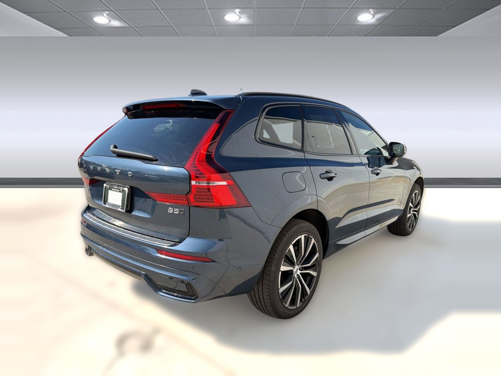 Used 2023 Volvo XC60 B5 Ultimate w/ Climate Package image 9