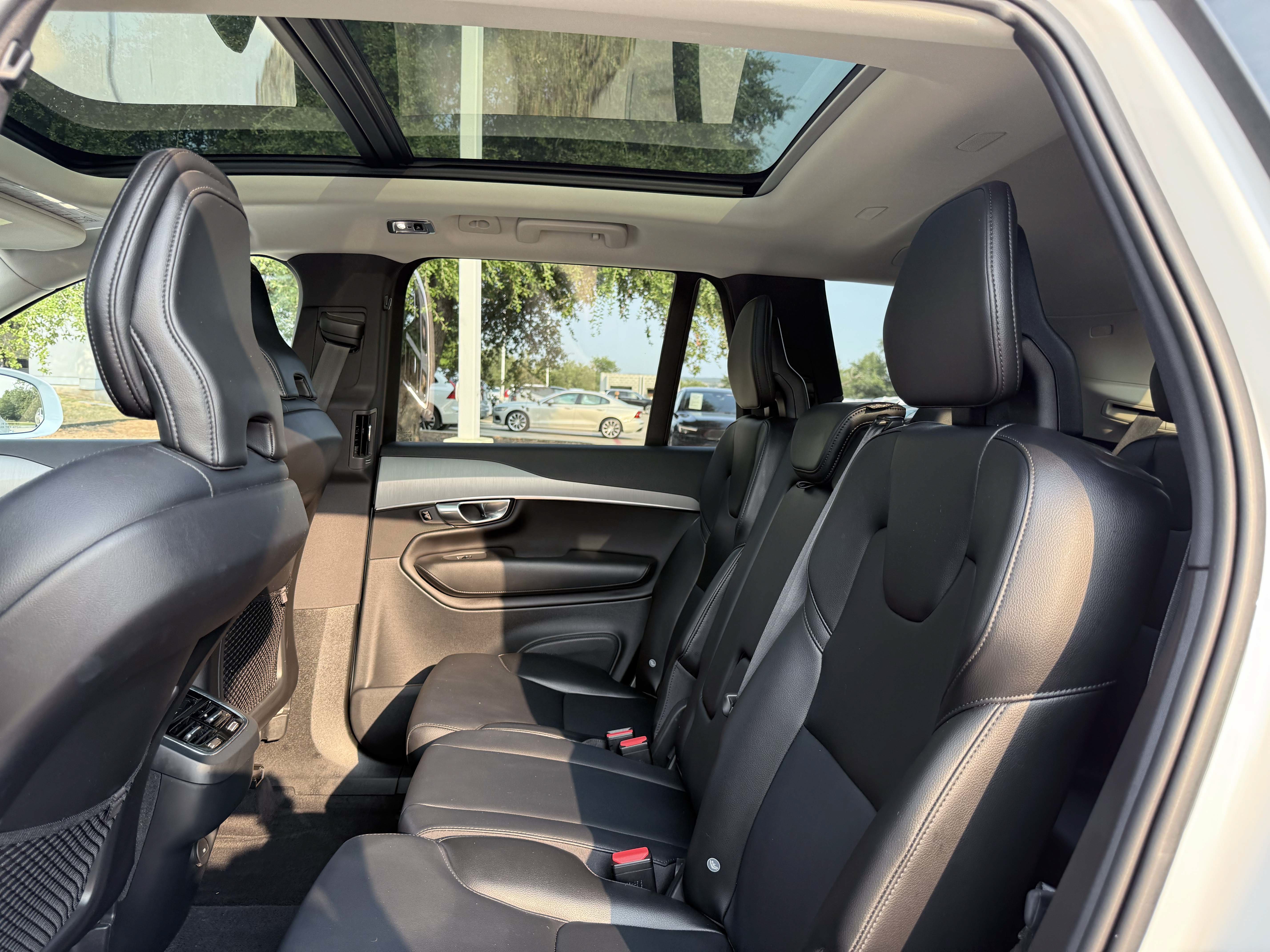 Used 2022 Volvo XC90 T5 Momentum AWD/4WD image 16