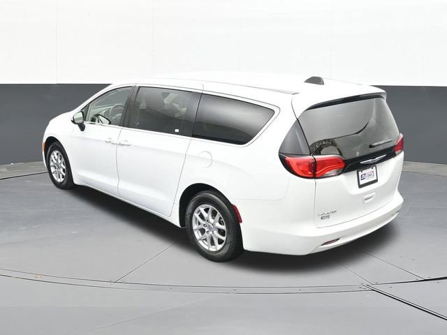 Used 2022 Chrysler Voyager LX image 59