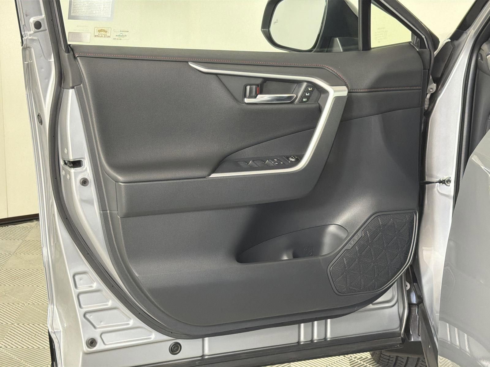 Used 2022 Toyota RAV4 XSE w/ Premium Package image 21