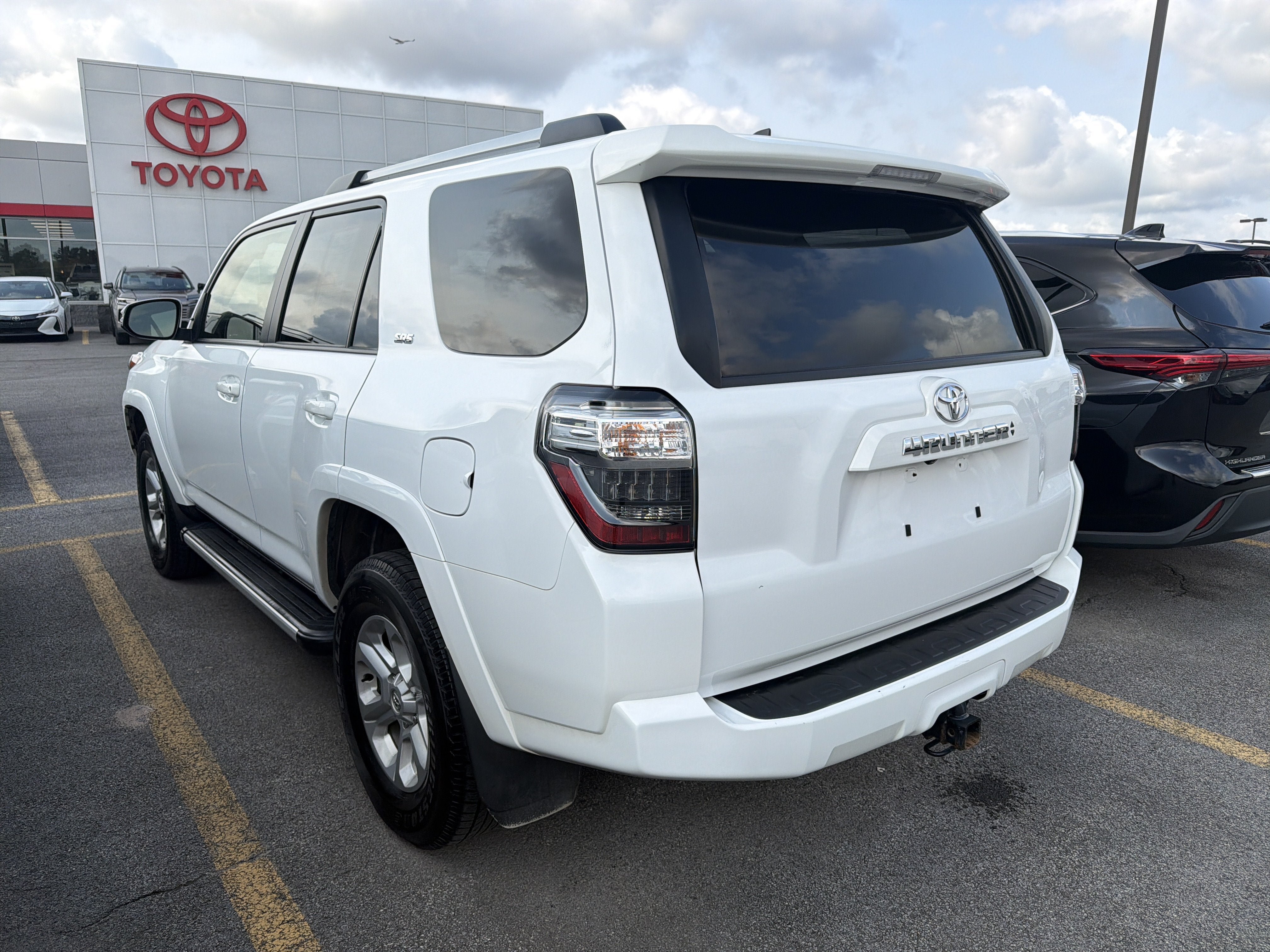 Used 2024 Toyota 4Runner SR5 Premium w/ Moonroof Package AWD/4WD image 5