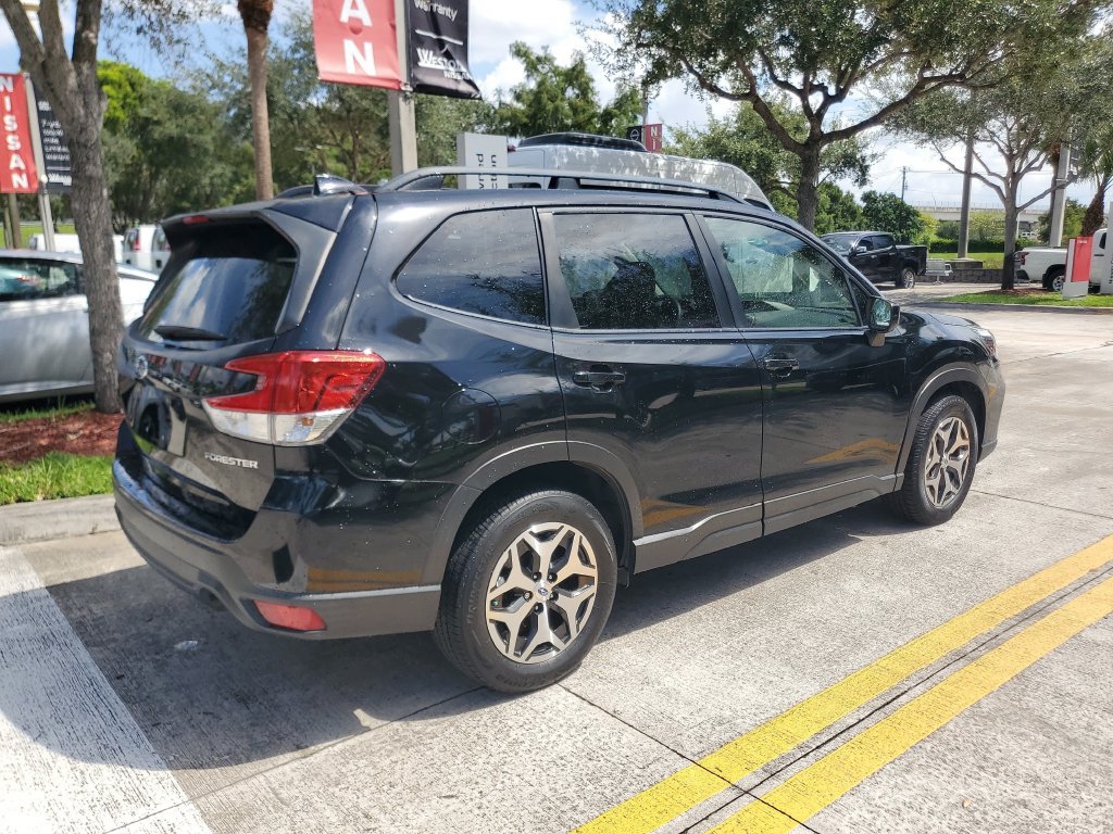 Used 2020 Subaru Forester Premium AWD/4WD image 6