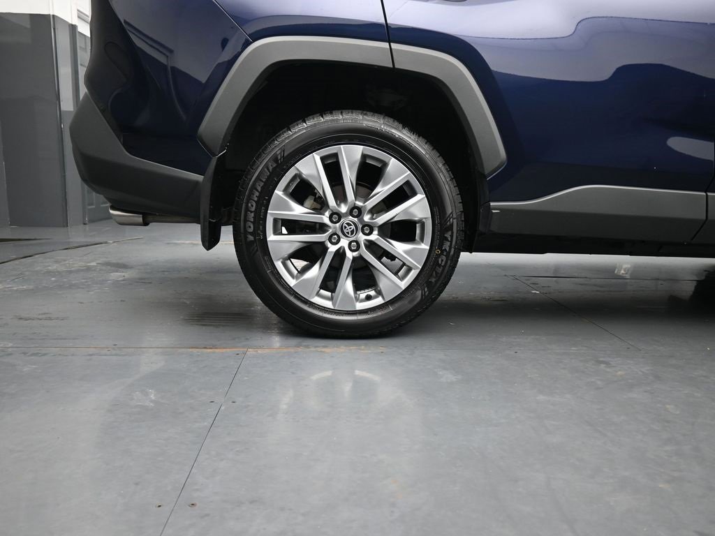 Used 2023 Toyota RAV4 XLE Premium image 10