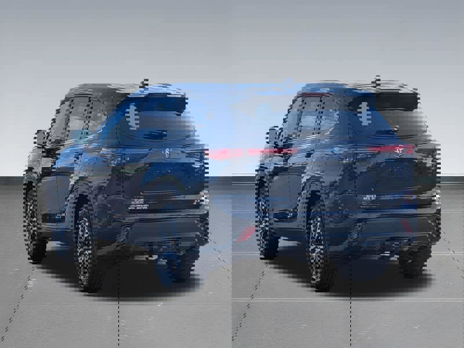 Used 2023 Toyota Highlander XLE AWD/4WD image 3