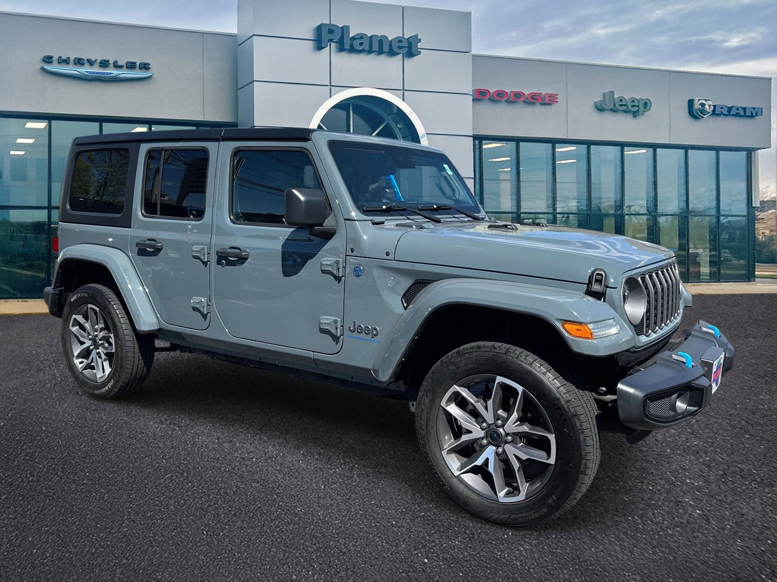 Used 2024 Jeep Wrangler Unlimited w/ Convenience Group AWD/4WD image 1