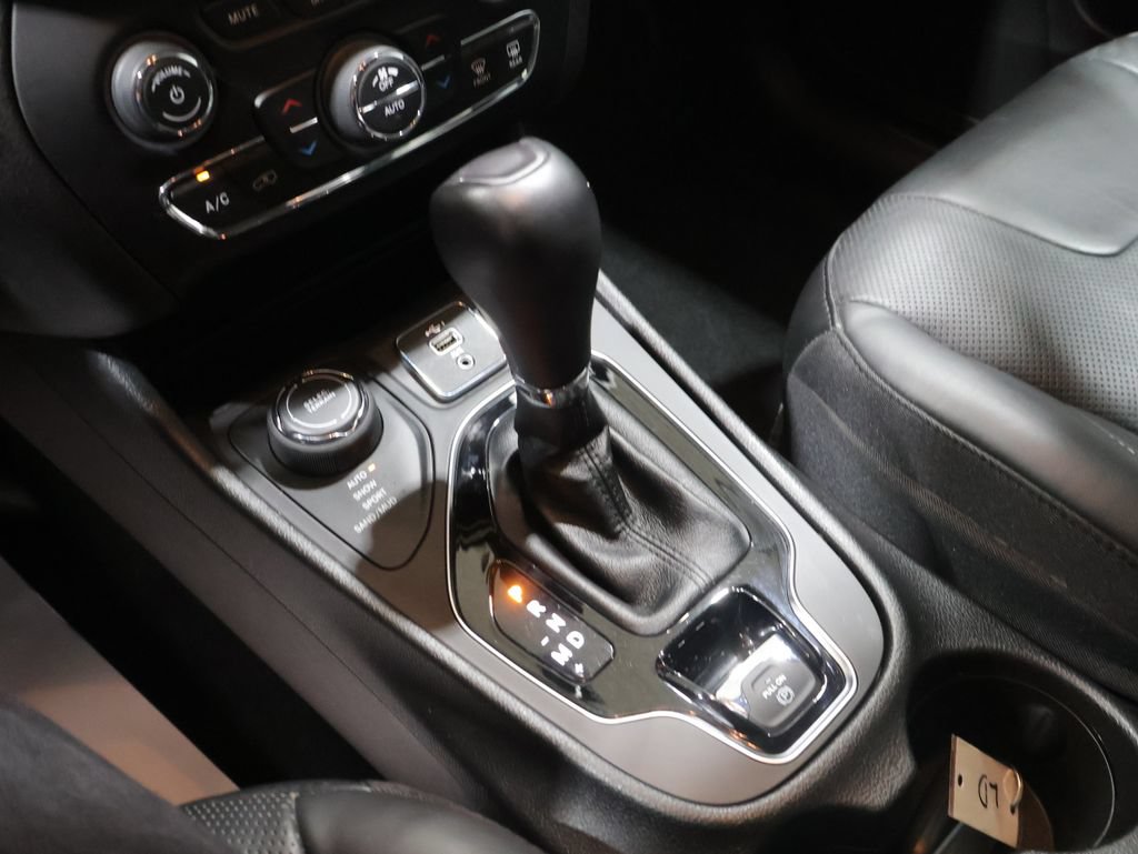 Used 2020 Jeep Cherokee Limited w/ Safetytec Group AWD/4WD image 29
