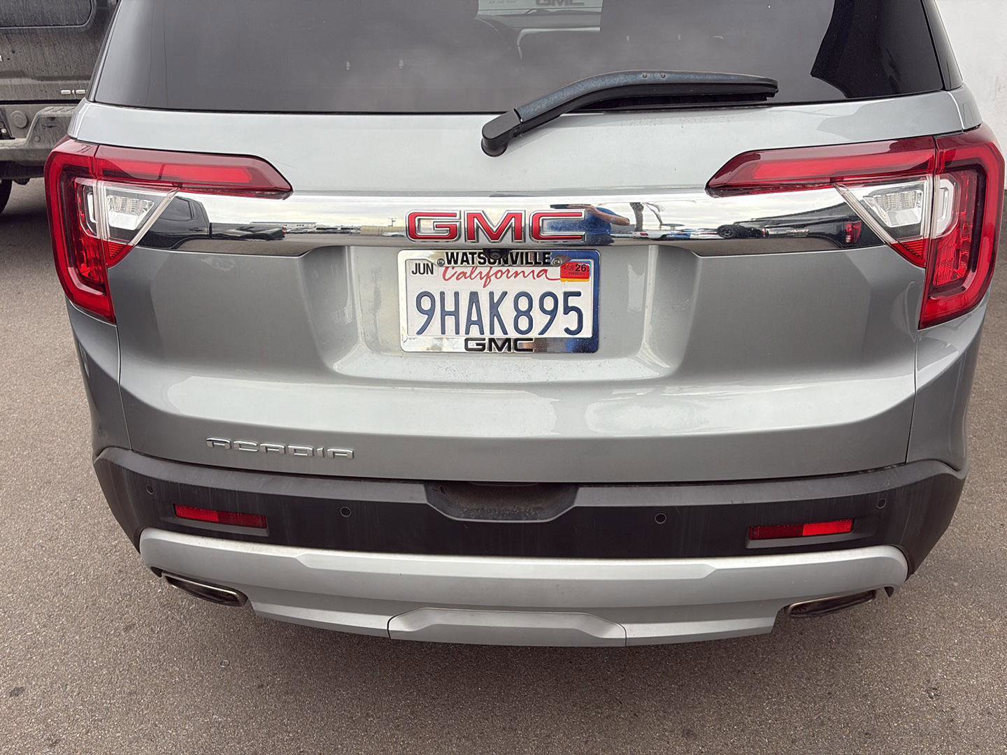 Used 2023 GMC Acadia SLE image 3