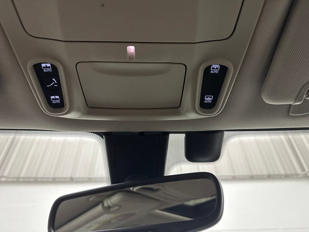 Used 2020 Chrysler Pacifica Limited FWD image 43